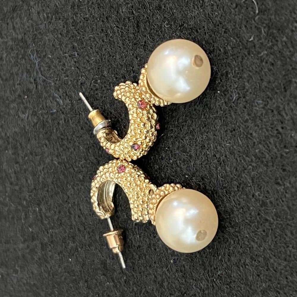 TEXTURED GOLD TONE PURPLE RHINESTONE SEMI HOOP EARRINGS W/FAUX PEARL DANGLE